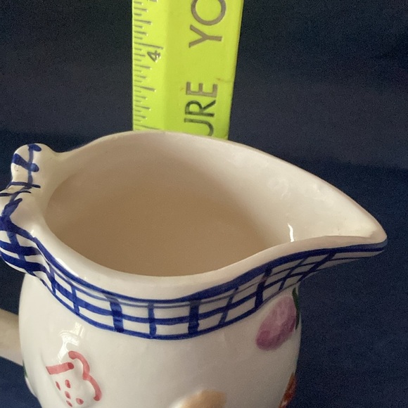 Ceramic sugar bowl and creamer set white with painted ribbon and bow design - Picture 10 of 11